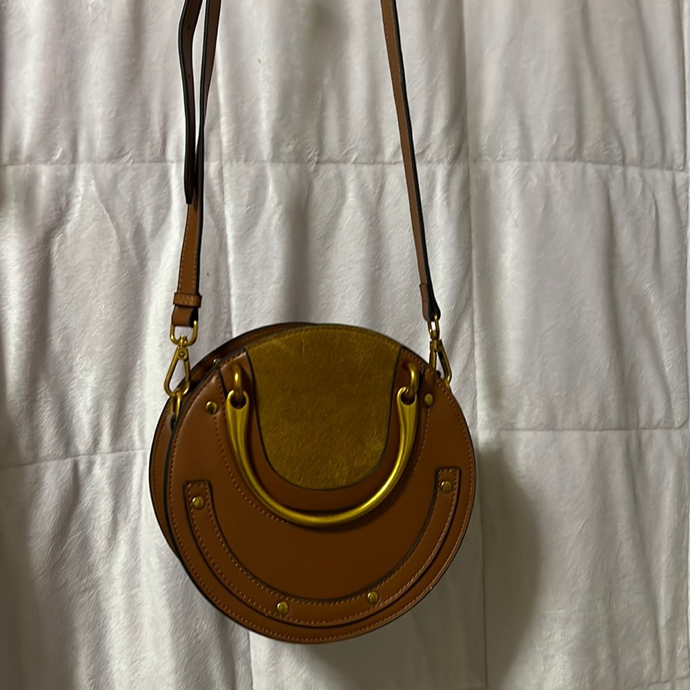 Crossbody design purse round